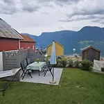 Ved Fjorden I Solvorn * Luster
