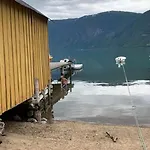 Ved Fjorden I Solvorn * Luster