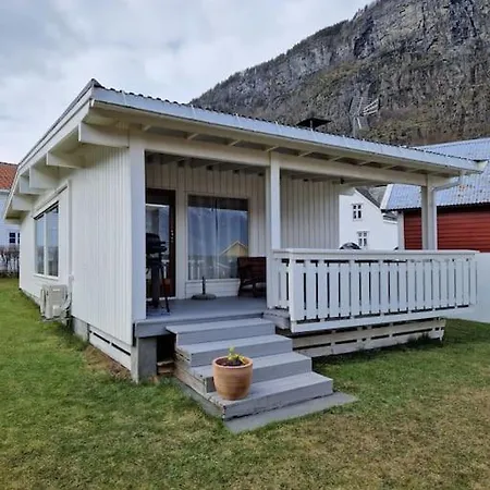 Ved Fjorden I Solvorn