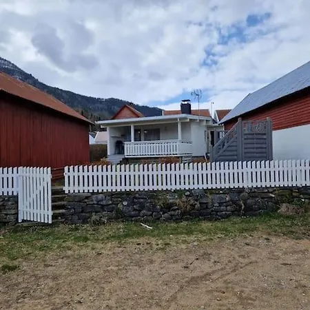 Ved Fjorden I Solvorn