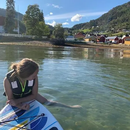 בית נופש Ved Fjorden I Solvorn *