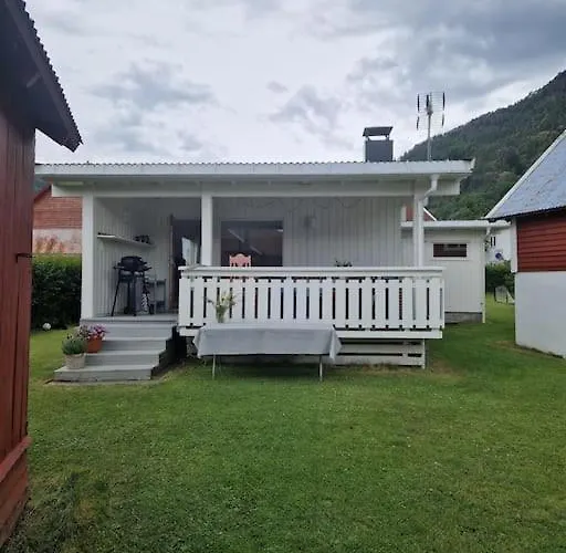 Ved Fjorden I Solvorn