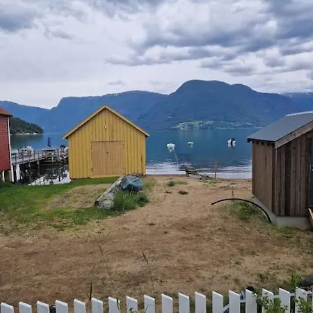 Ved Fjorden I Solvorn * Luster
