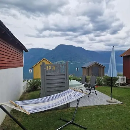 Feriehus Ved Fjorden I Solvorn Luster
