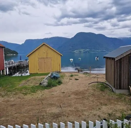 Ved Fjorden I Solvorn * Luster