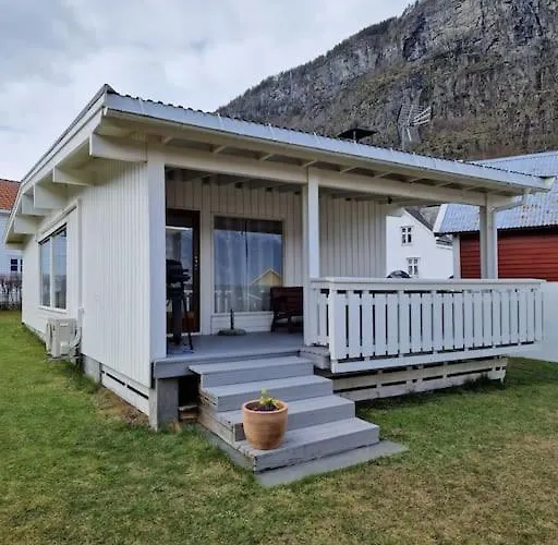 Ved Fjorden I Solvorn